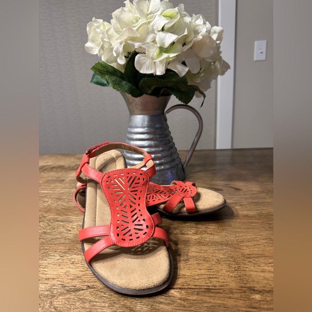 Women’s Naturalizer Strappy Sandal | Size 7.5 |